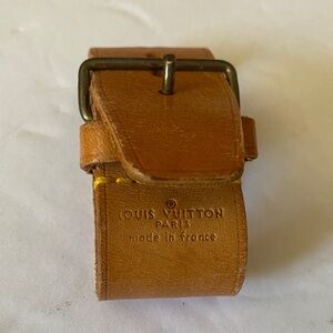 Louis Vuitton tan leather strap buckle reposh